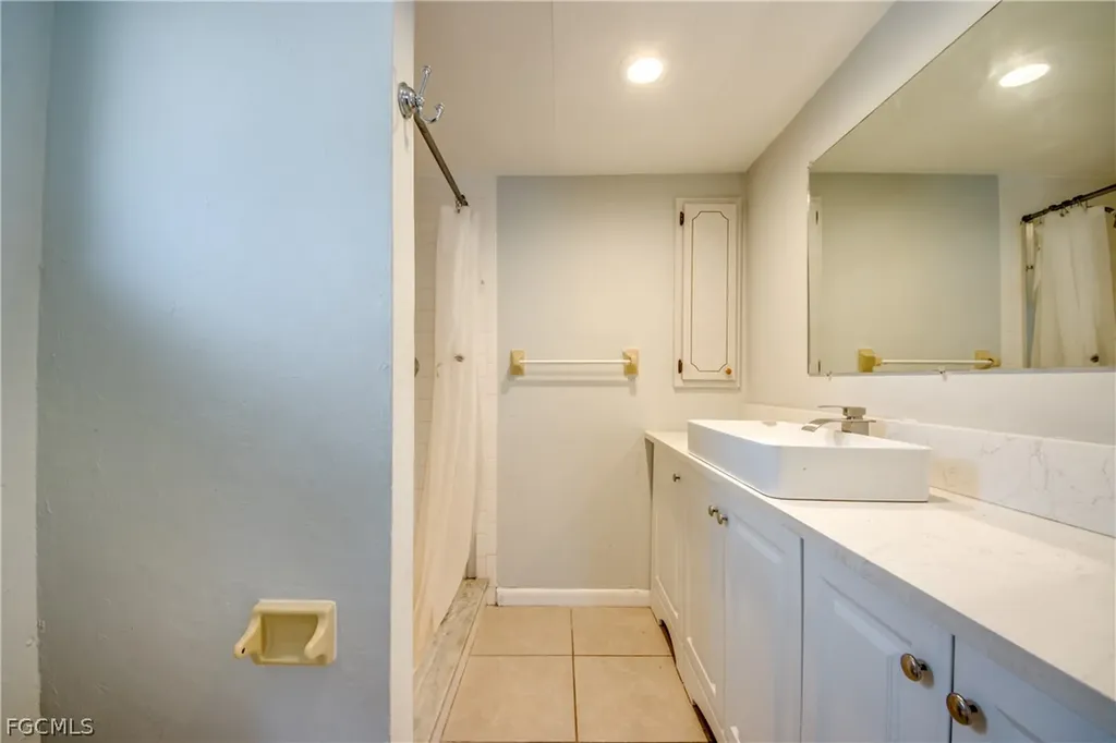 703 SE 33rd Street Cape Coral FL 33904