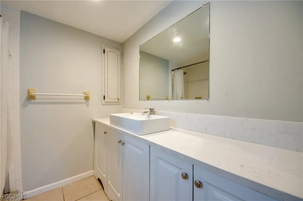 703 SE 33rd Street Cape Coral FL 33904
