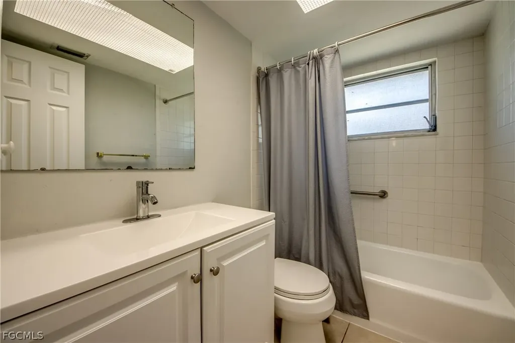 703 SE 33rd Street Cape Coral FL 33904
