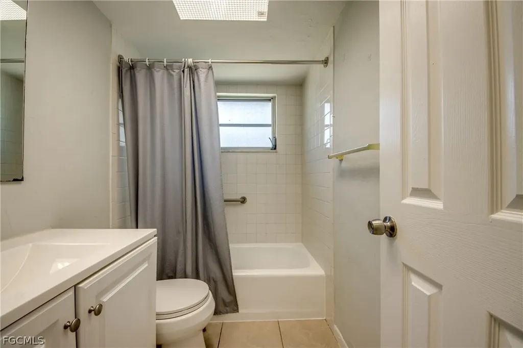 703 SE 33rd Street Cape Coral FL 33904