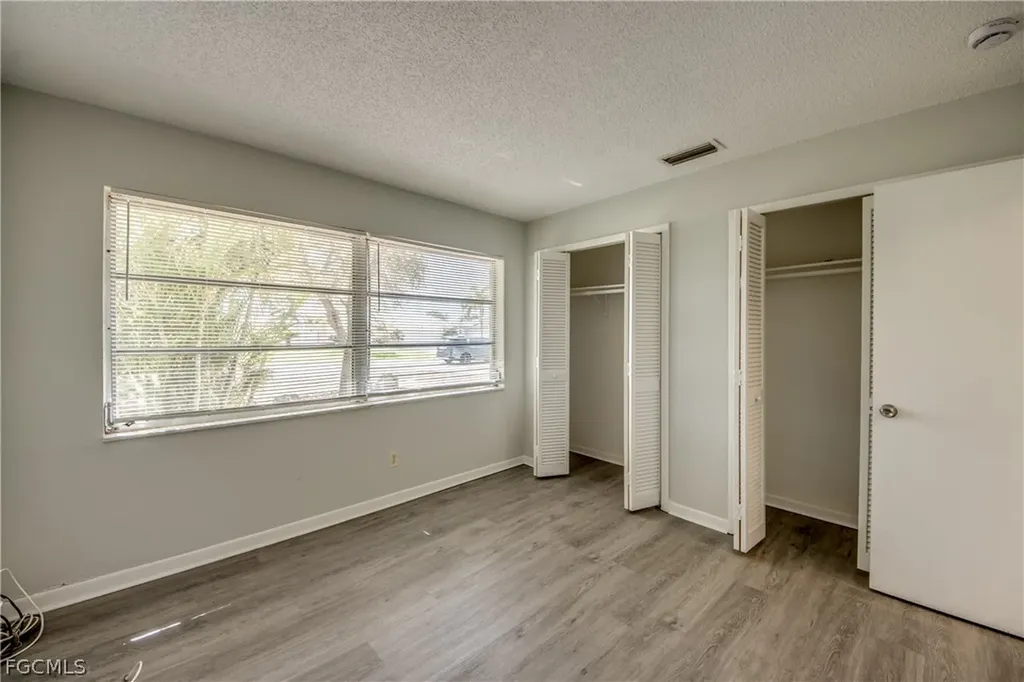 703 SE 33rd Street Cape Coral FL 33904