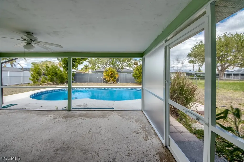 703 SE 33rd Street Cape Coral FL 33904