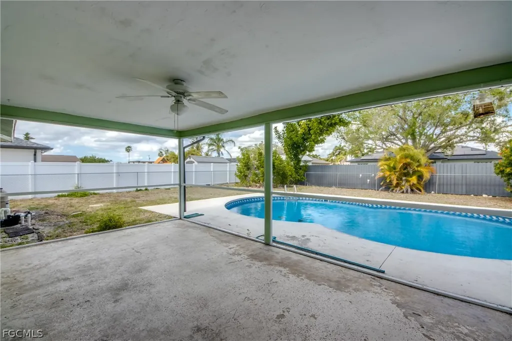 703 SE 33rd Street Cape Coral FL 33904