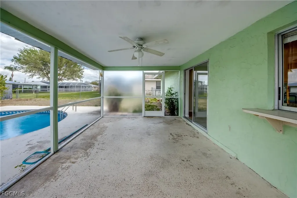 703 SE 33rd Street Cape Coral FL 33904