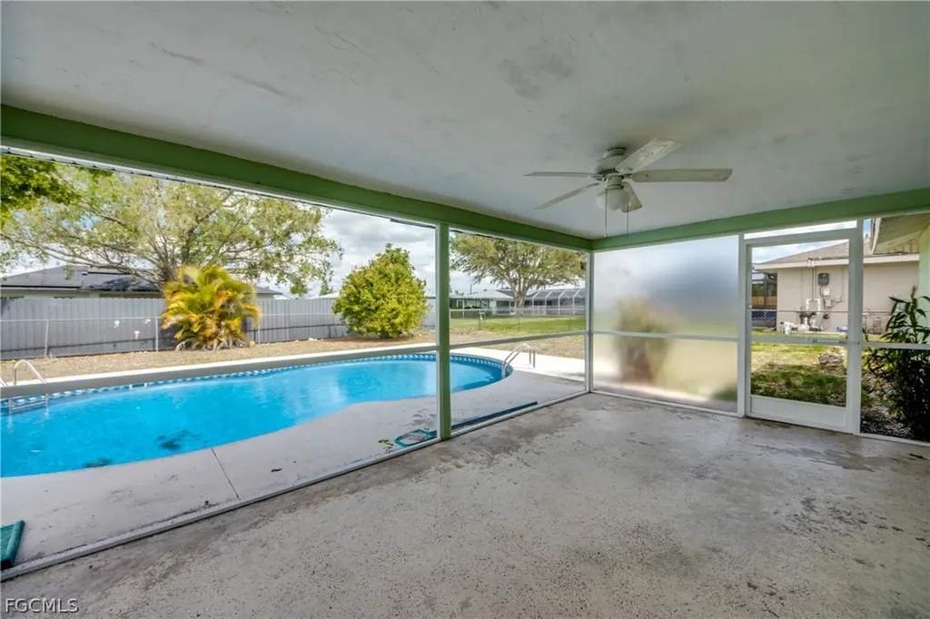 703 SE 33rd Street Cape Coral FL 33904