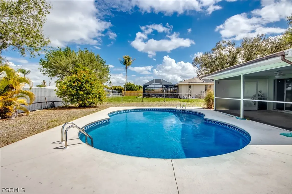 703 SE 33rd Street Cape Coral FL 33904