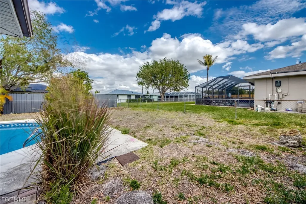 703 SE 33rd Street Cape Coral FL 33904