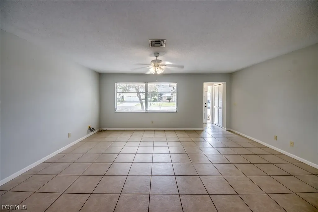 703 SE 33rd Street Cape Coral FL 33904
