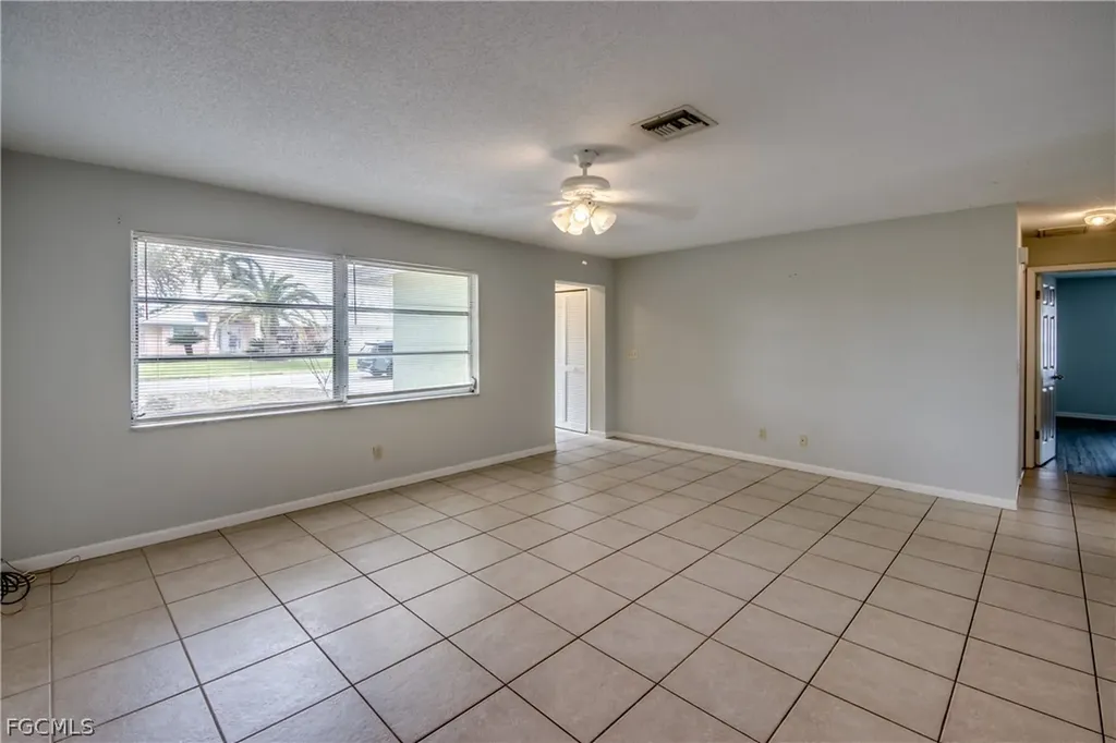 703 SE 33rd Street Cape Coral FL 33904