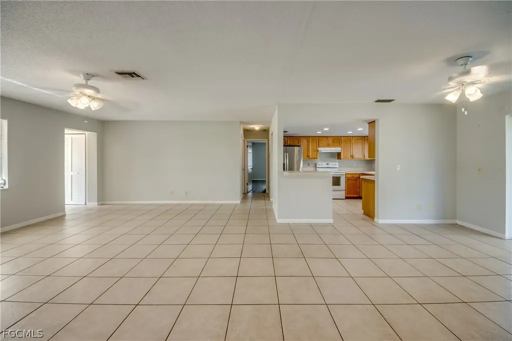 703 SE 33rd Street Cape Coral FL 33904