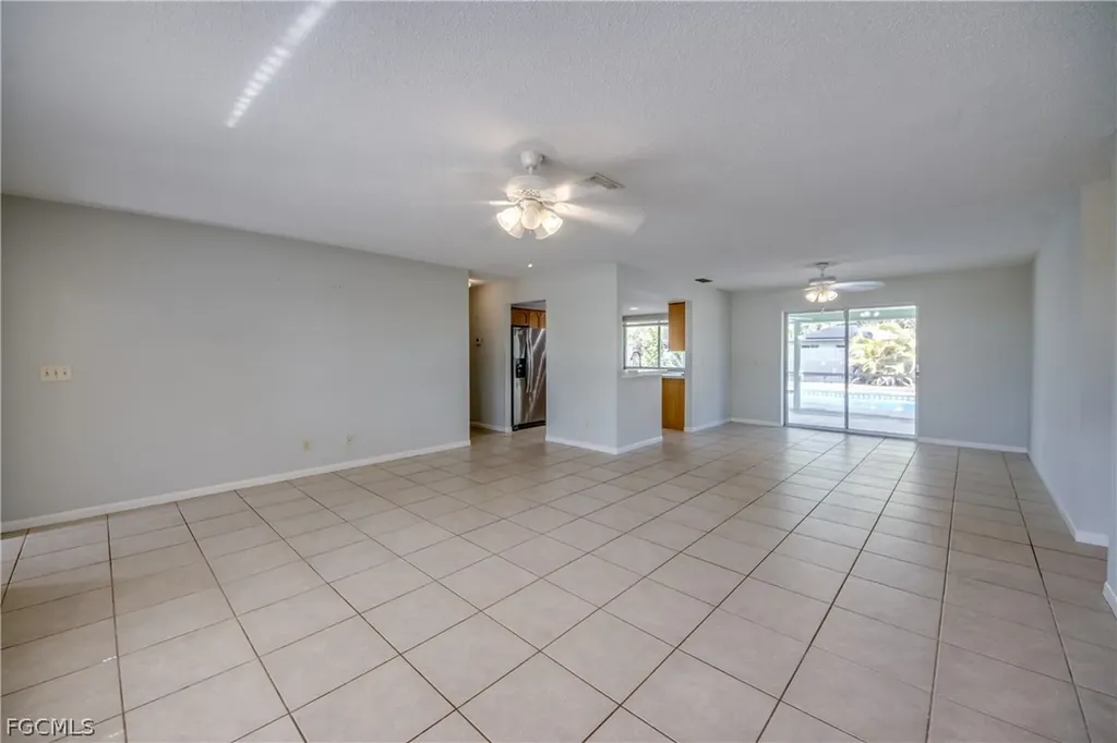 703 SE 33rd Street Cape Coral FL 33904