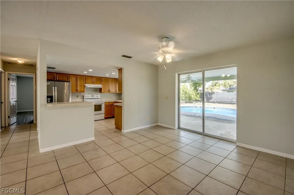 703 SE 33rd Street Cape Coral FL 33904