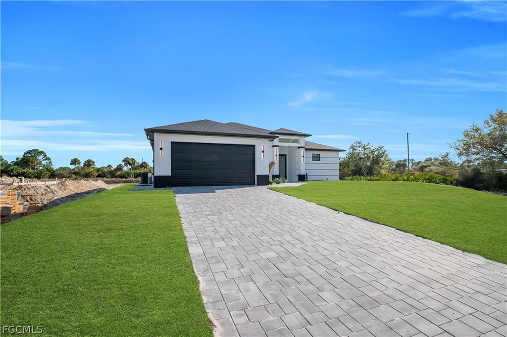 697 Whitmore Loop Lehigh Acres FL 33972