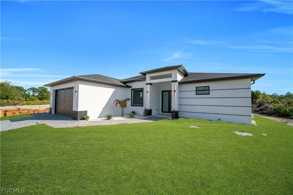 697 Whitmore Loop Lehigh Acres FL 33972
