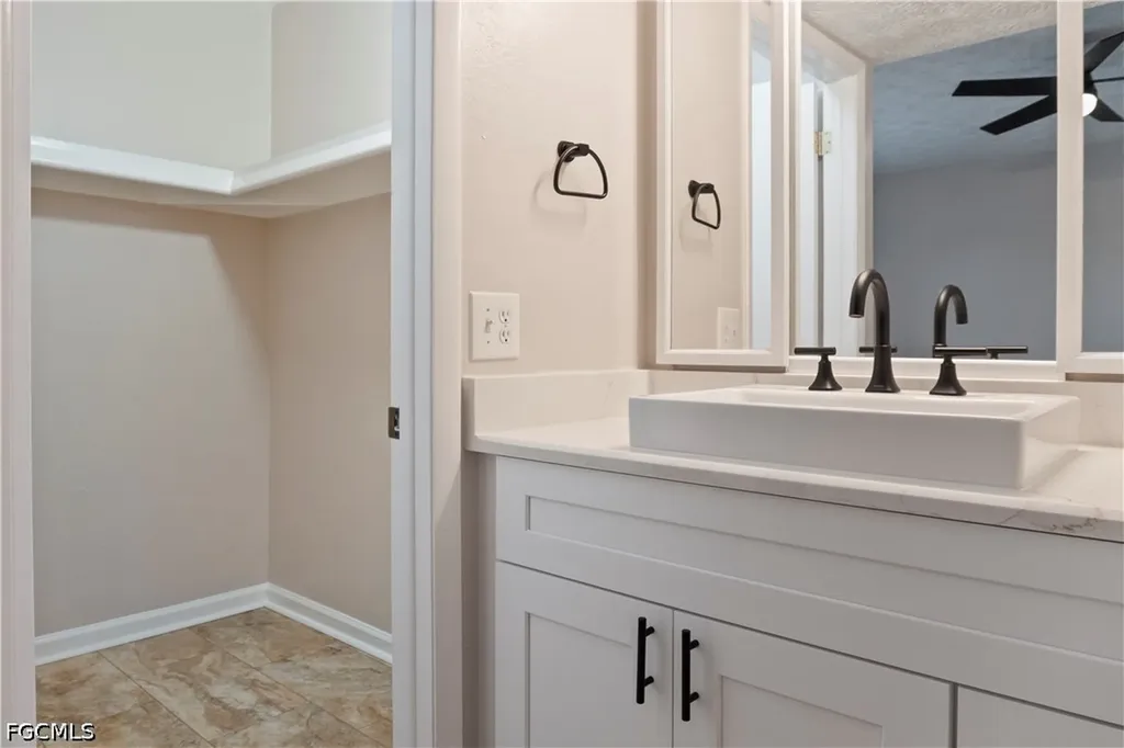 834 SE 46th Street Cape Coral FL 33904