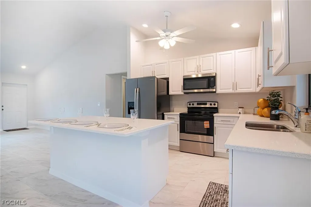 3594 NE 9th Place Cape Coral FL 33909