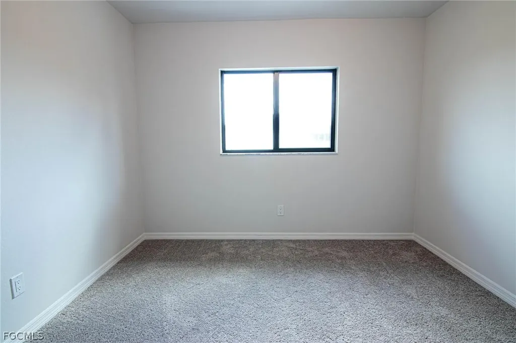 3594 NE 9th Place Cape Coral FL 33909