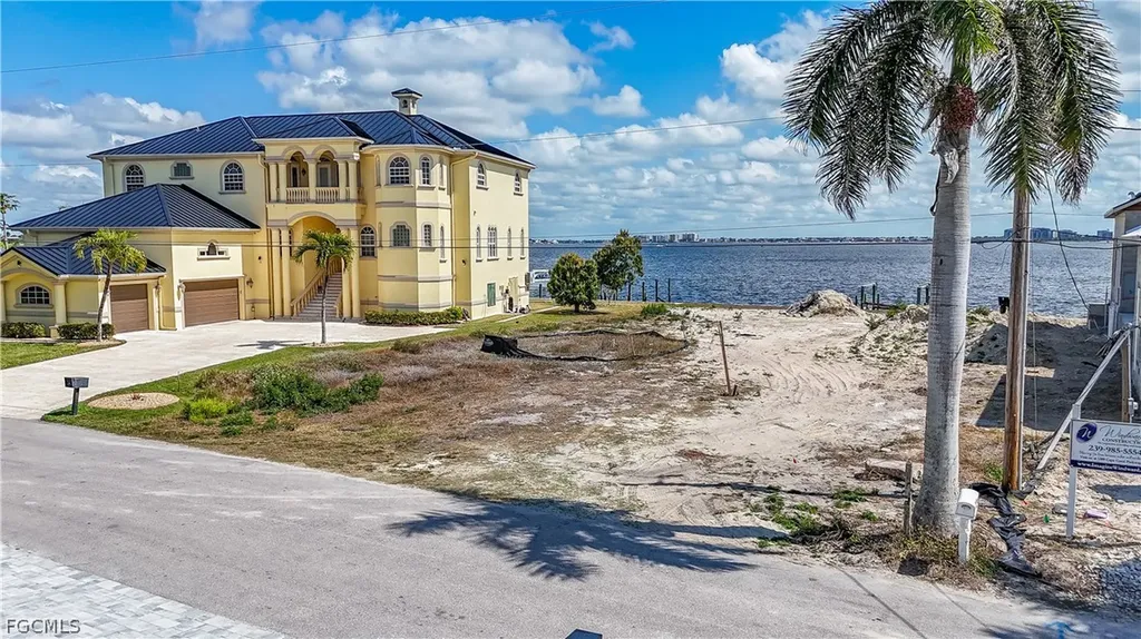 5929 SW 1st Avenue Cape Coral FL 33914