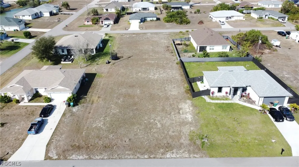 2524 NE 5th Place Cape Coral FL 33909