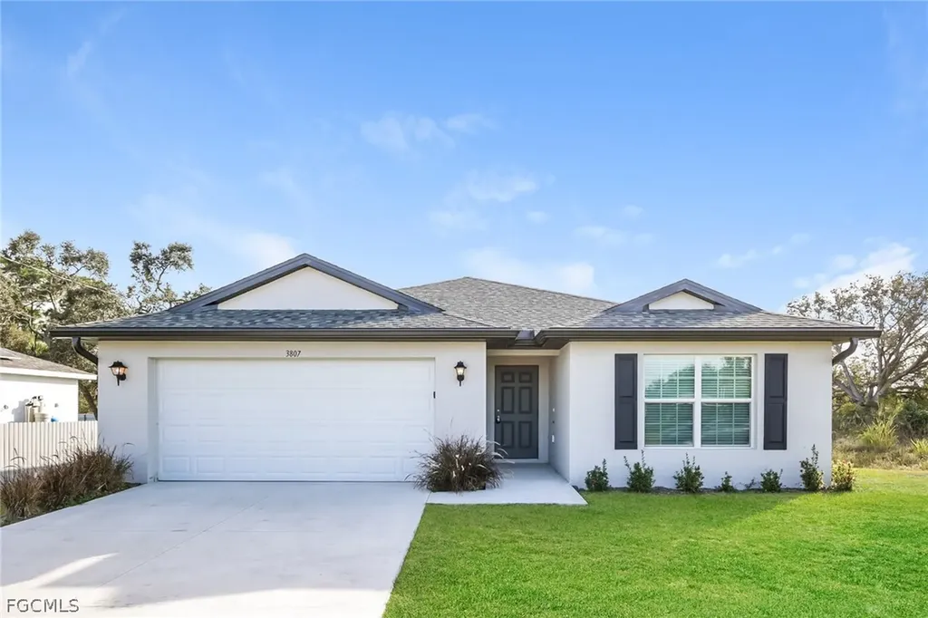 3807 8th Street SW Lehigh Acres FL 33976