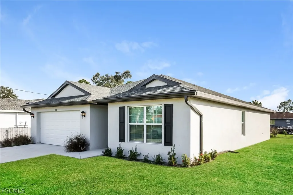 3807 8th Street SW Lehigh Acres FL 33976