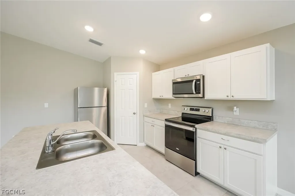 3807 8th Street SW Lehigh Acres FL 33976