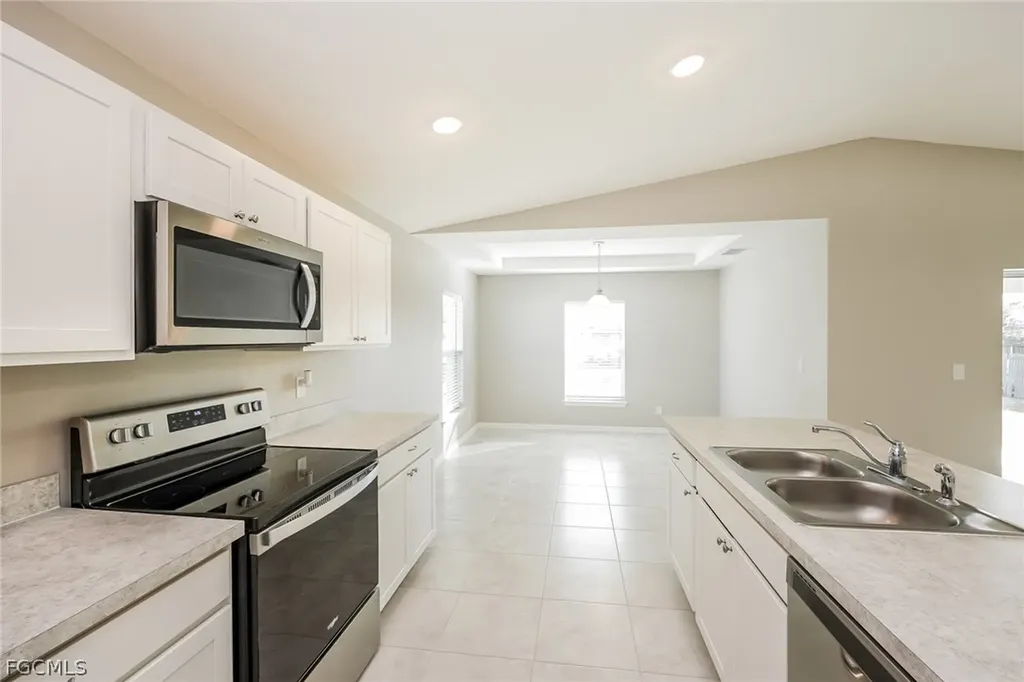 3807 8th Street SW Lehigh Acres FL 33976