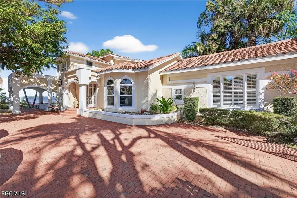 2878 Valencia Way Fort Myers FL 33901