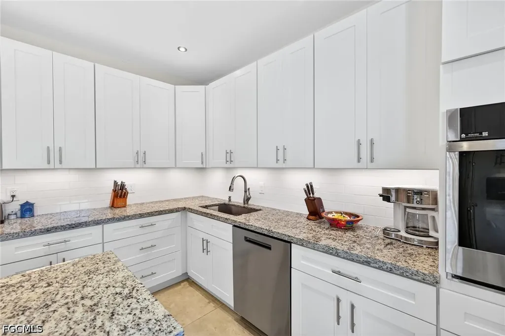2878 Valencia Way Fort Myers FL 33901