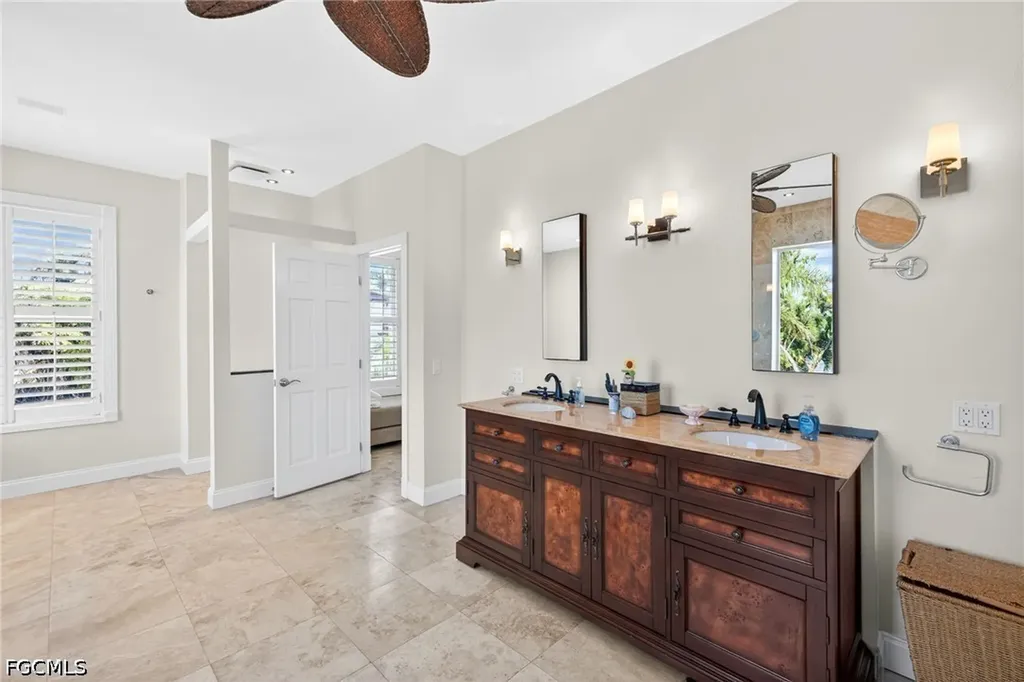 2878 Valencia Way Fort Myers FL 33901