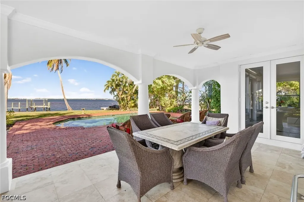 2878 Valencia Way Fort Myers FL 33901