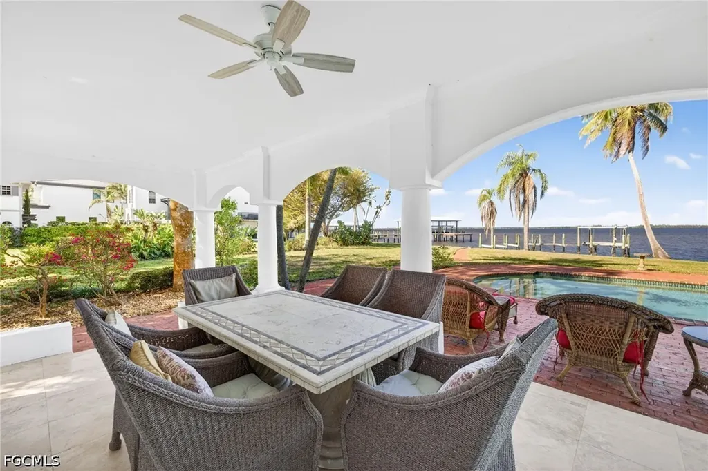 2878 Valencia Way Fort Myers FL 33901