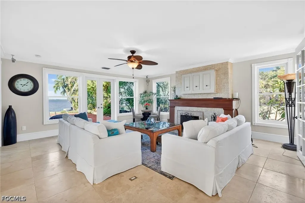 2878 Valencia Way Fort Myers FL 33901