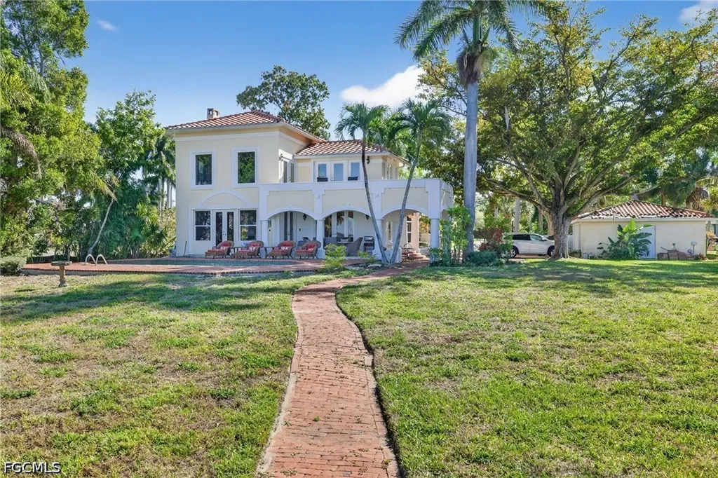 2878 Valencia Way Fort Myers FL 33901