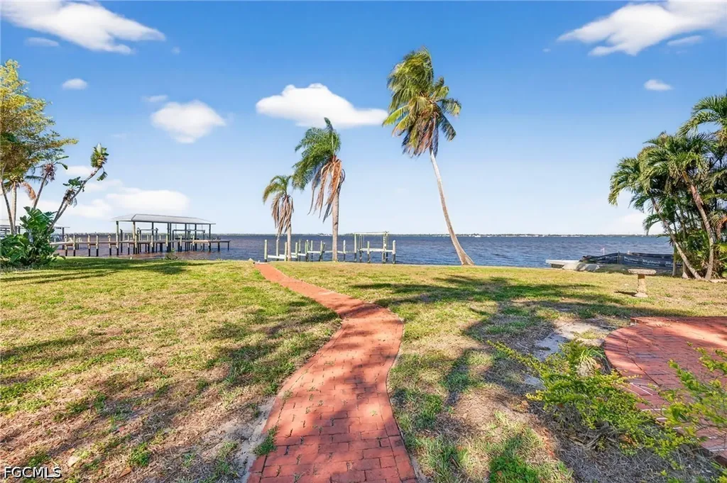 2878 Valencia Way Fort Myers FL 33901