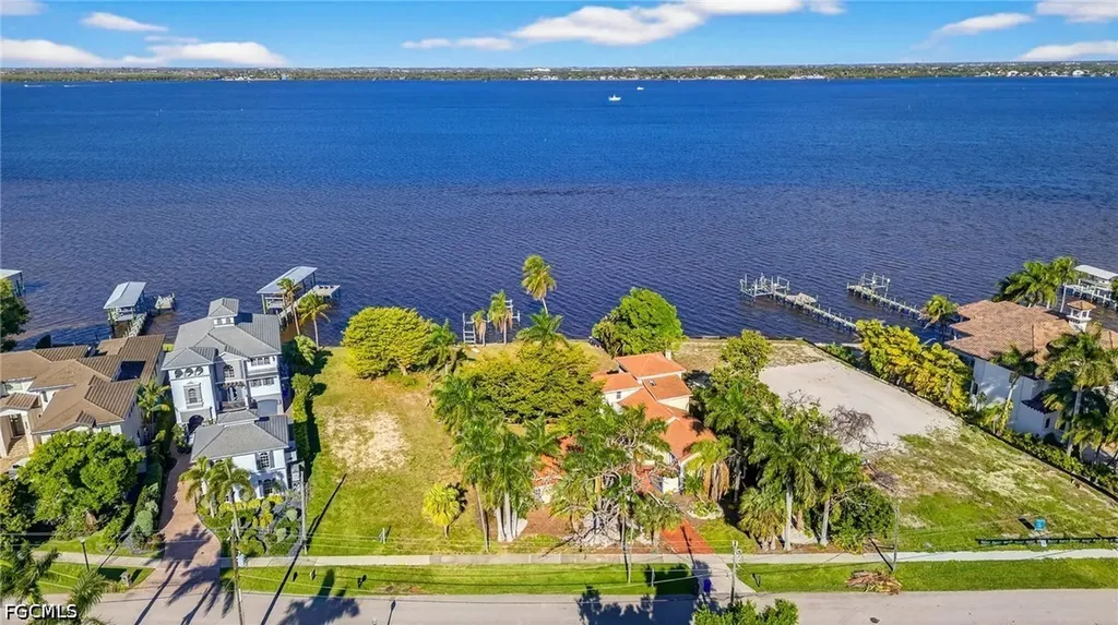 2878 Valencia Way Fort Myers FL 33901
