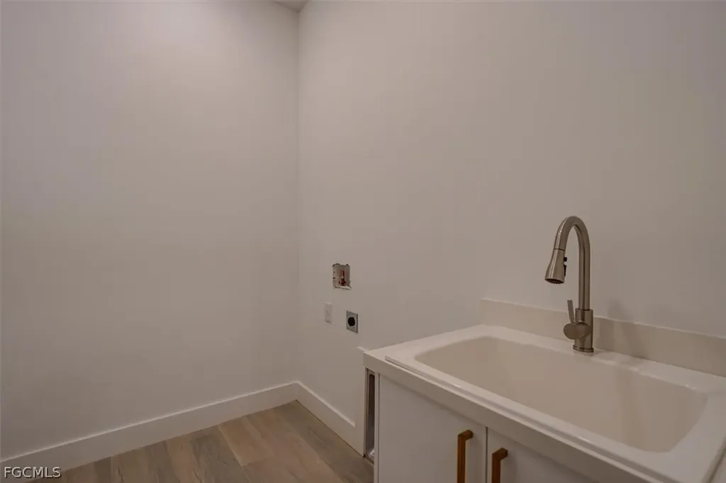 1227 NW 40th Place Cape Coral FL 33993