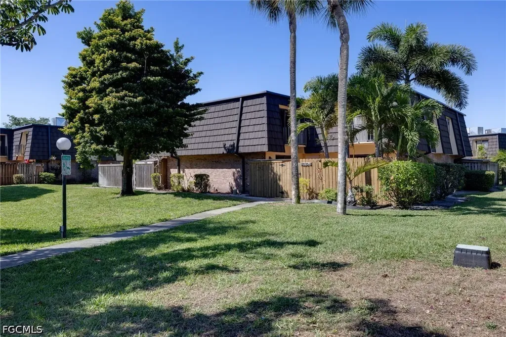 4039 Sandlewood Lane Fort Myers FL 33907