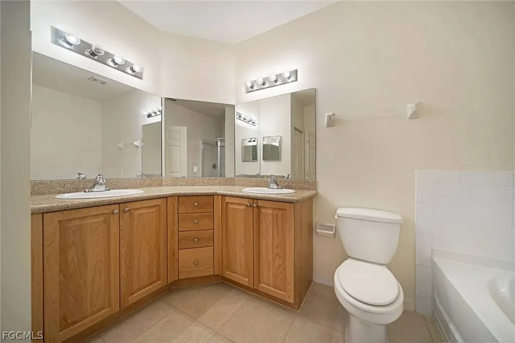 1757 Concordia Lake Circle Cape Coral FL 33909