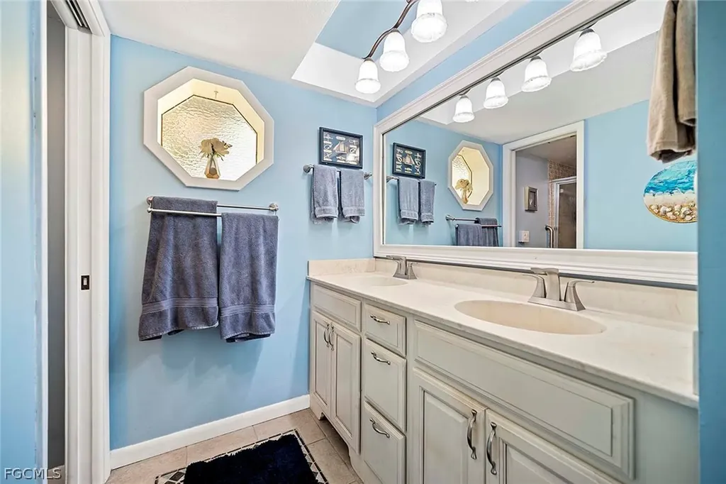 918 SE 28th Terrace Cape Coral FL 33904