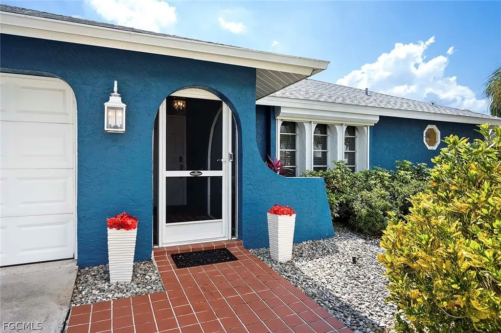 918 SE 28th Terrace Cape Coral FL 33904