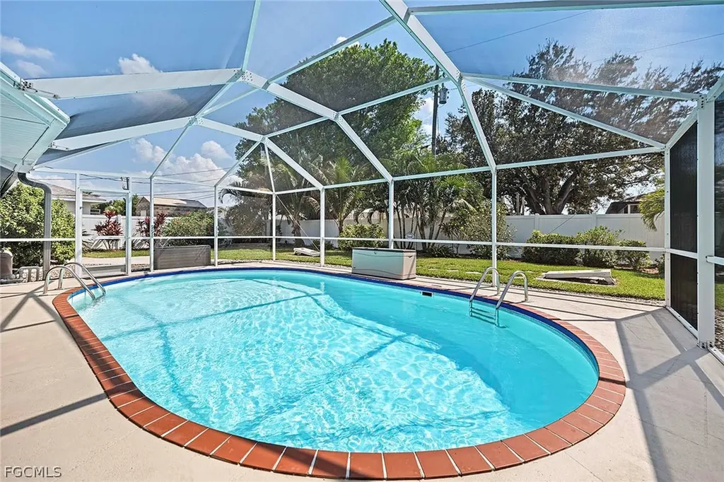 918 SE 28th Terrace Cape Coral FL 33904