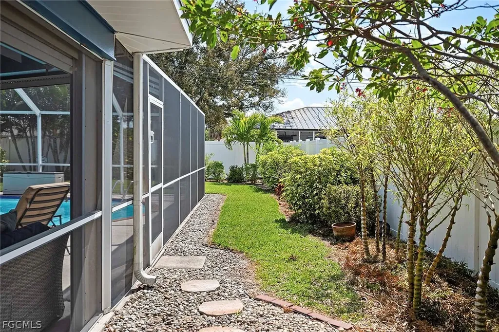 918 SE 28th Terrace Cape Coral FL 33904