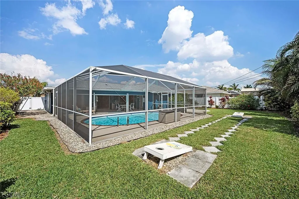 918 SE 28th Terrace Cape Coral FL 33904
