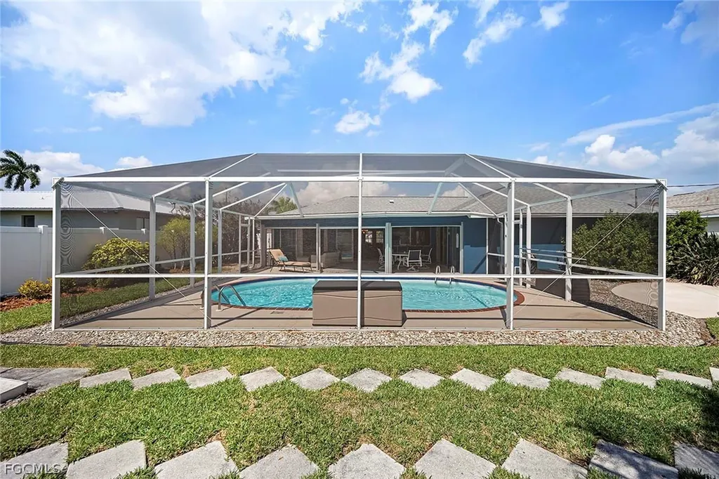 918 SE 28th Terrace Cape Coral FL 33904