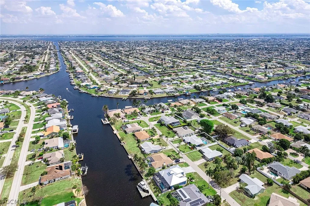 918 SE 28th Terrace Cape Coral FL 33904