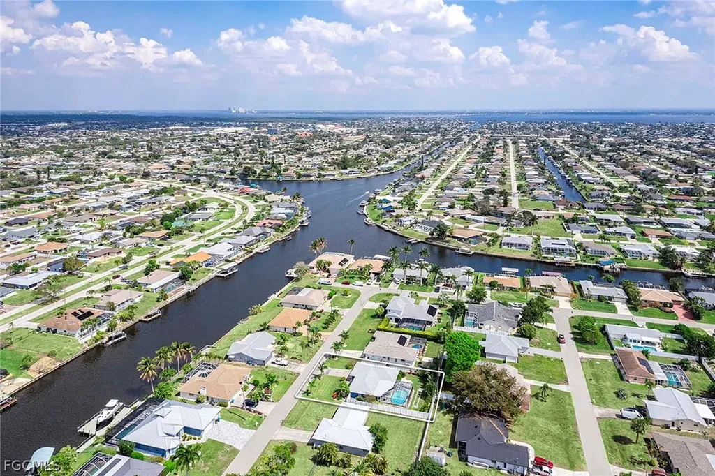 918 SE 28th Terrace Cape Coral FL 33904