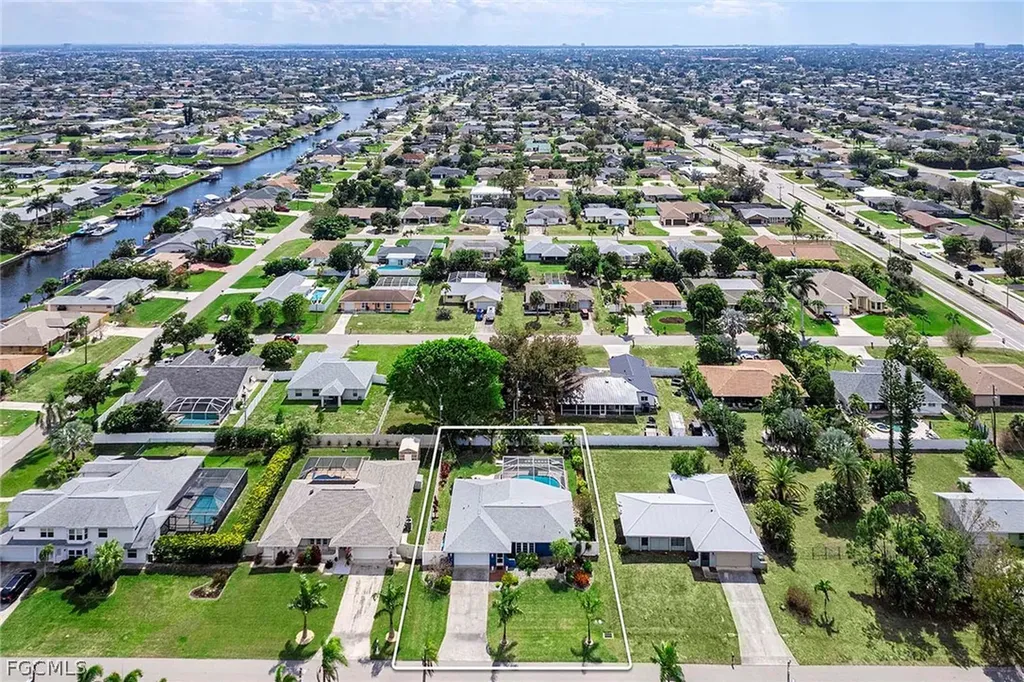 918 SE 28th Terrace Cape Coral FL 33904