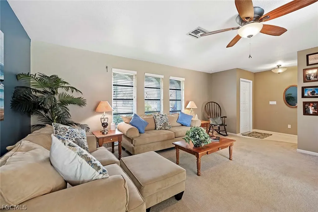 918 SE 28th Terrace Cape Coral FL 33904