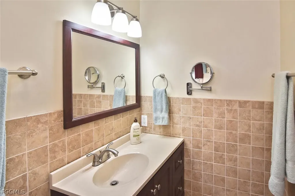 2237 Flora Avenue Fort Myers FL 33907